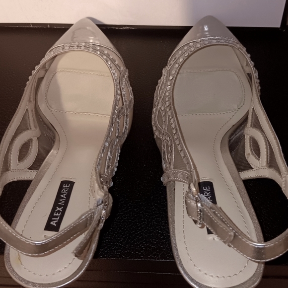Alex Marie low silver high heel shoe w/back adjustable back strap - Picture 7 of 8